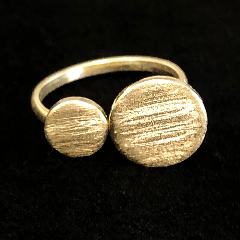 Unique Jewelry Designs Now At Discounted Rates <span>RBR-046<span>: </span></span>Eclipse Ring - Brass