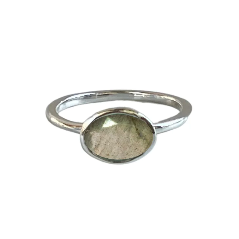 Seasonal Jewelry Deals – Elevate Your Style Mila Ring in Labradorite in Silver