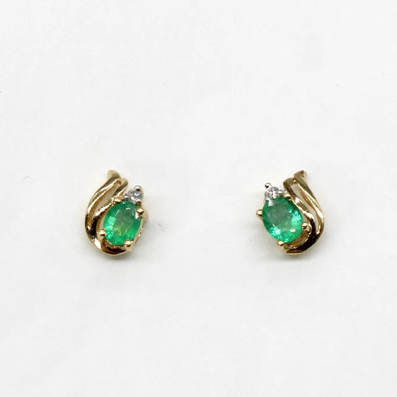Premium Diamond Jewelry For Unforgettable Moments Emerald & Diamond Stud Earrings | 0.50ctw | 0.04ctw | Premium Diamond Jewelry For Unforgettable Moments Emerald & Diamond Stud Earrings | 0.50ctw | 0.04ctw |