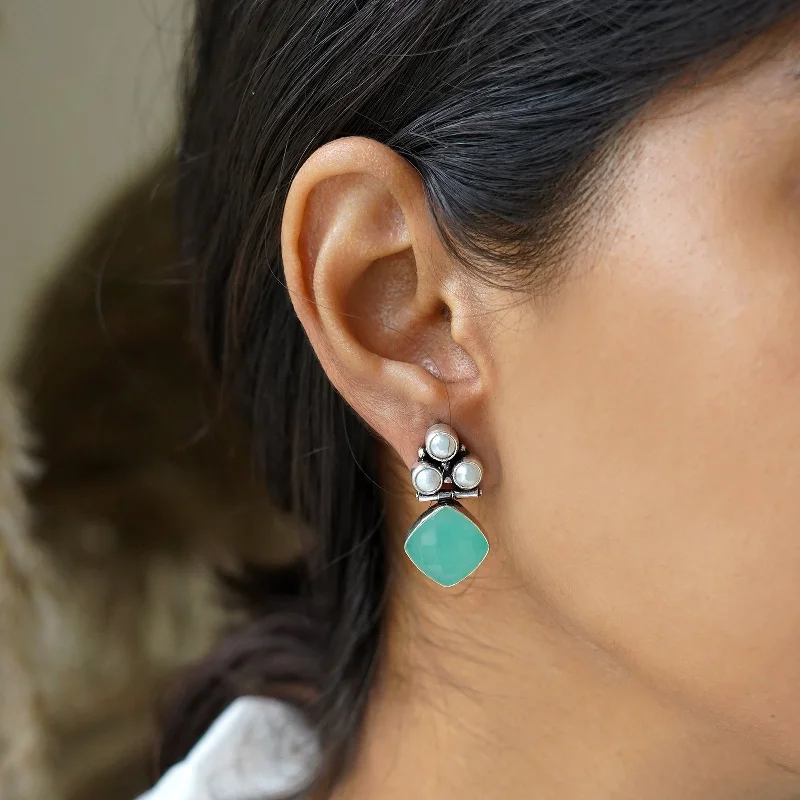 Your Dream Jewelry At Dream Prices – Shop Now Teejh Delisha Light Blue Stone Silver Oxidised Stud Earrings Your Dream Jewelry At Dream Prices – Shop Now Teejh Delisha Light Blue Stone Silver Oxidised Stud Earrings