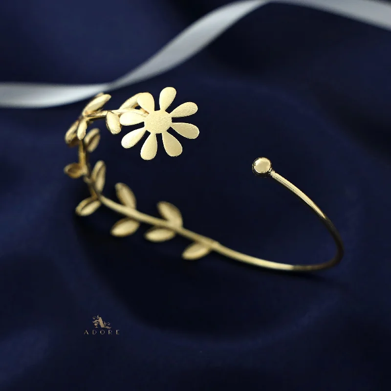 Shop High-Quality Jewelry At Jaw-Dropping Discounts Golden Midhila Leafy Bangle