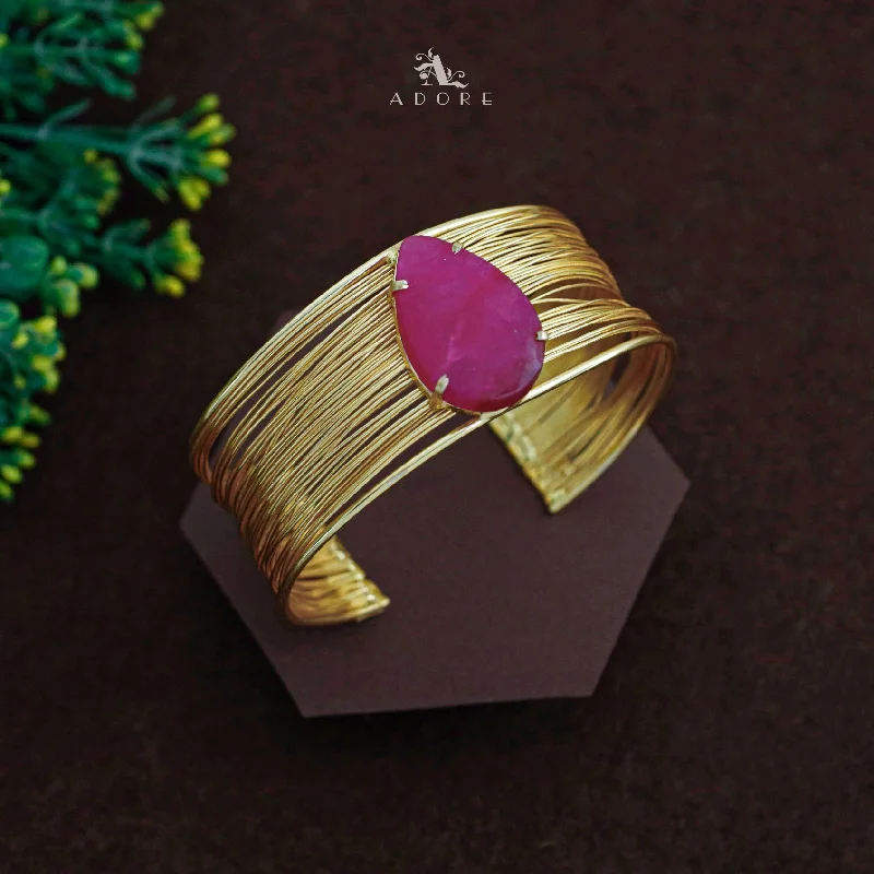 Unmissable Discounts On Timeless Jewelry Pieces Golden Strand Drop Claw Bangle