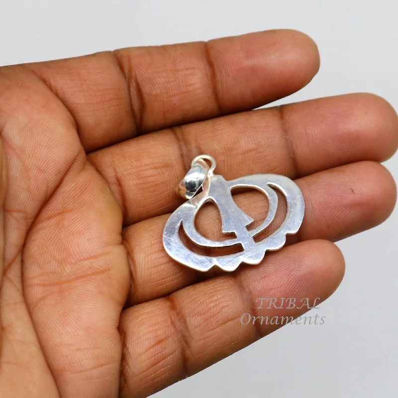 Make Your Outfit Shine With Discounted Jewelry 925 sterling silver handmade design holy khalsa Waheguru pendant, sikha Sardar symbol pendant, best blessing pendant from india nsp511